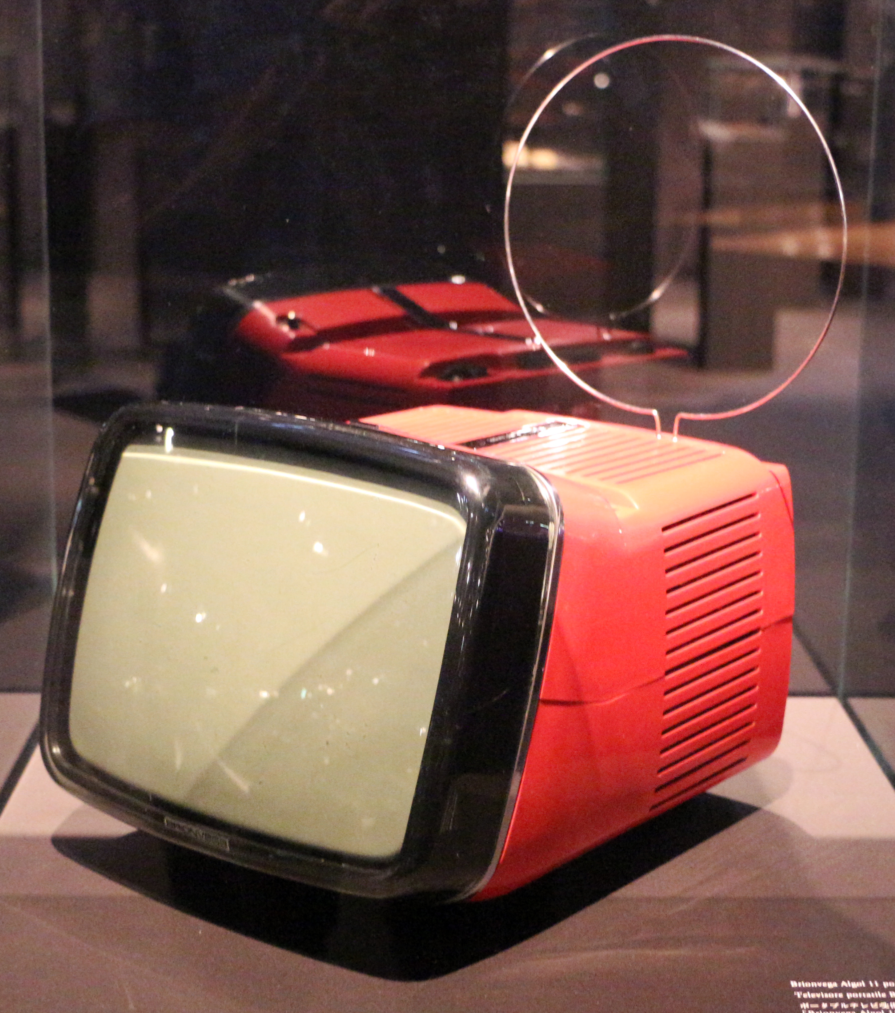 Brionvega Algol 11, TV portatile disegnata da Zanuso e Sapper, 1964