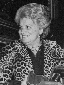 Onorina Tomasin-Brion nel 1972, mentre riceve l'onorificenza di Cavaliere del Lavoro